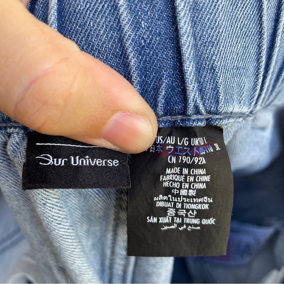 Disney Men's Blue Denim Shorts with Mickey Mouse - Picture 6 of 7